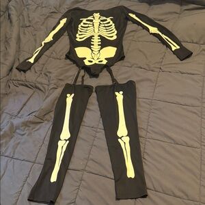 Dolls kill size Large Black and Yellow Skeleton Print Set with harder belt.